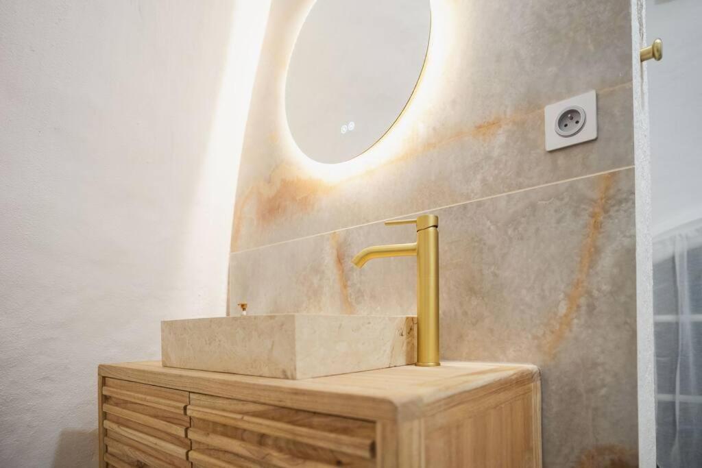 Le Temple D'Aphrodite, Appartement Avec Spa Vienne  Ngoại thất bức ảnh