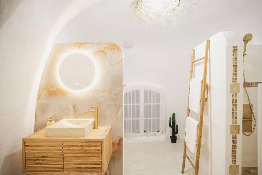 Le Temple D'Aphrodite, Appartement Avec Spa Vienne  Ngoại thất bức ảnh