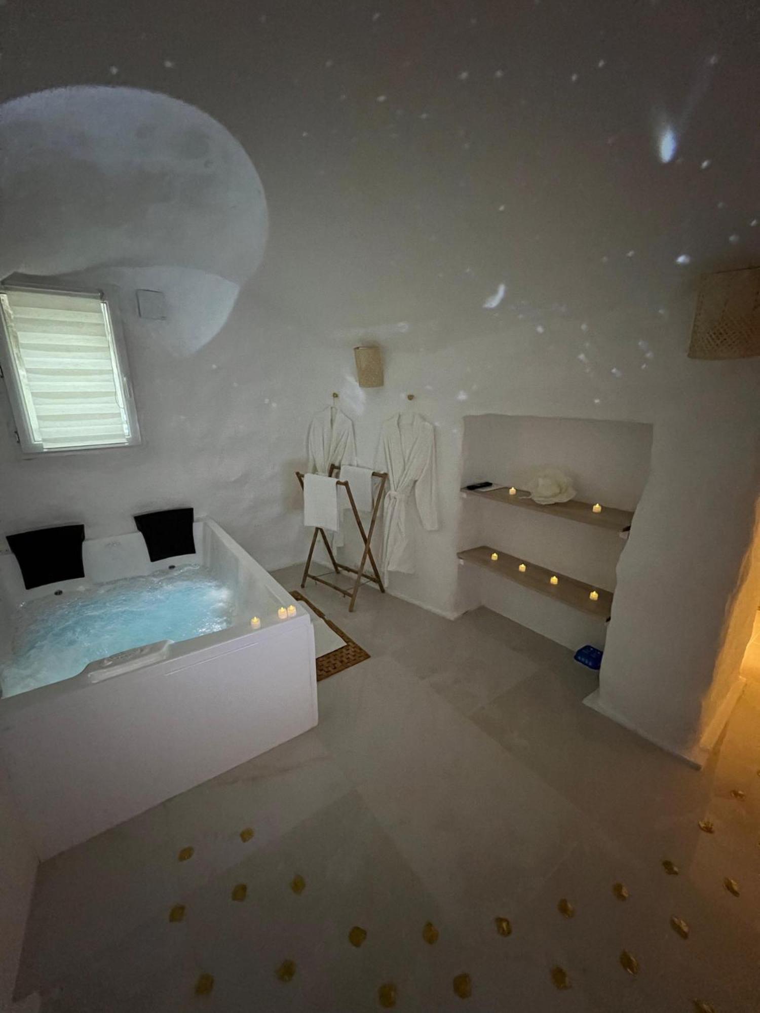 Le Temple D'Aphrodite, Appartement Avec Spa Vienne  Ngoại thất bức ảnh